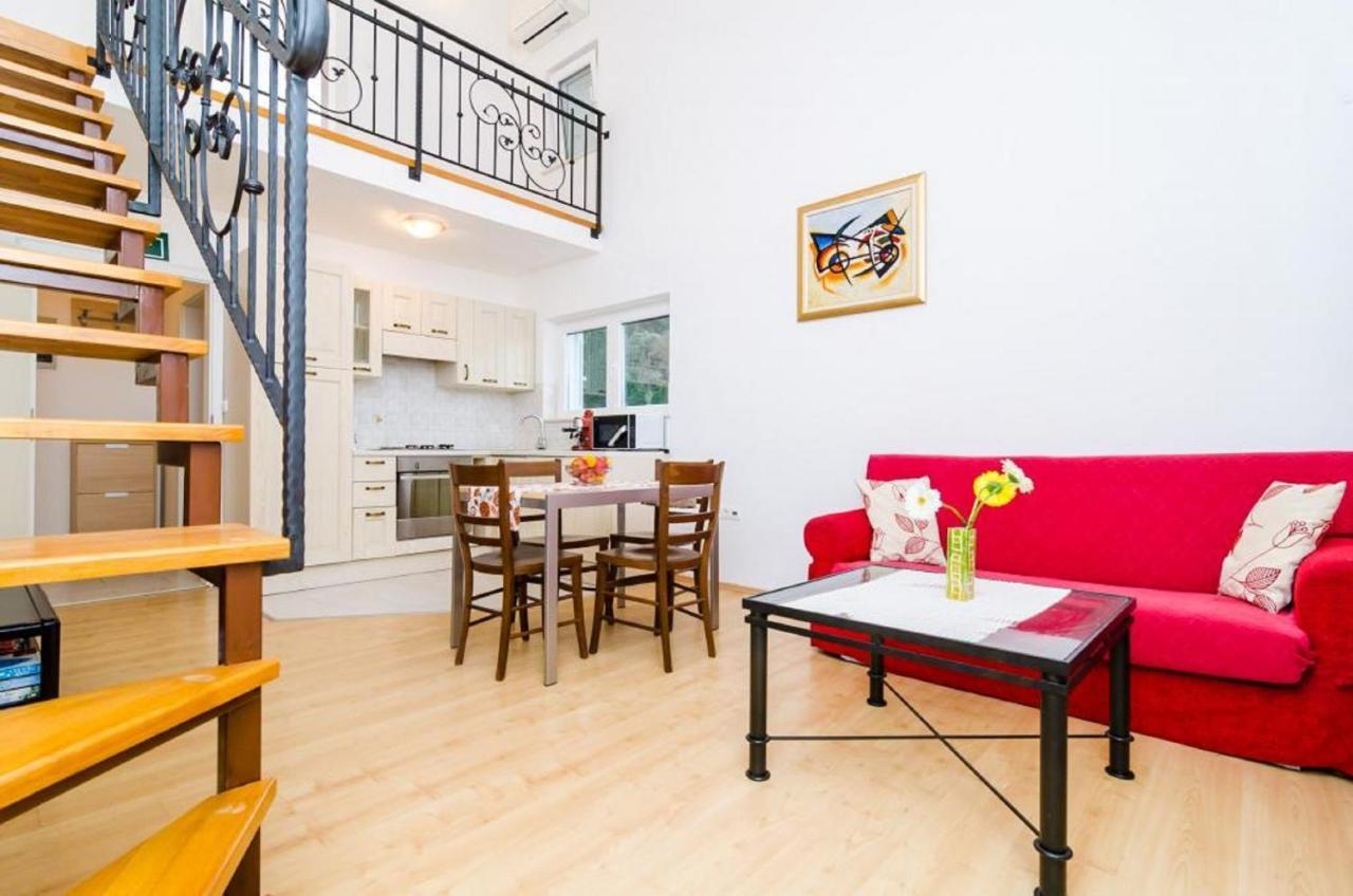 Nikola Apartment