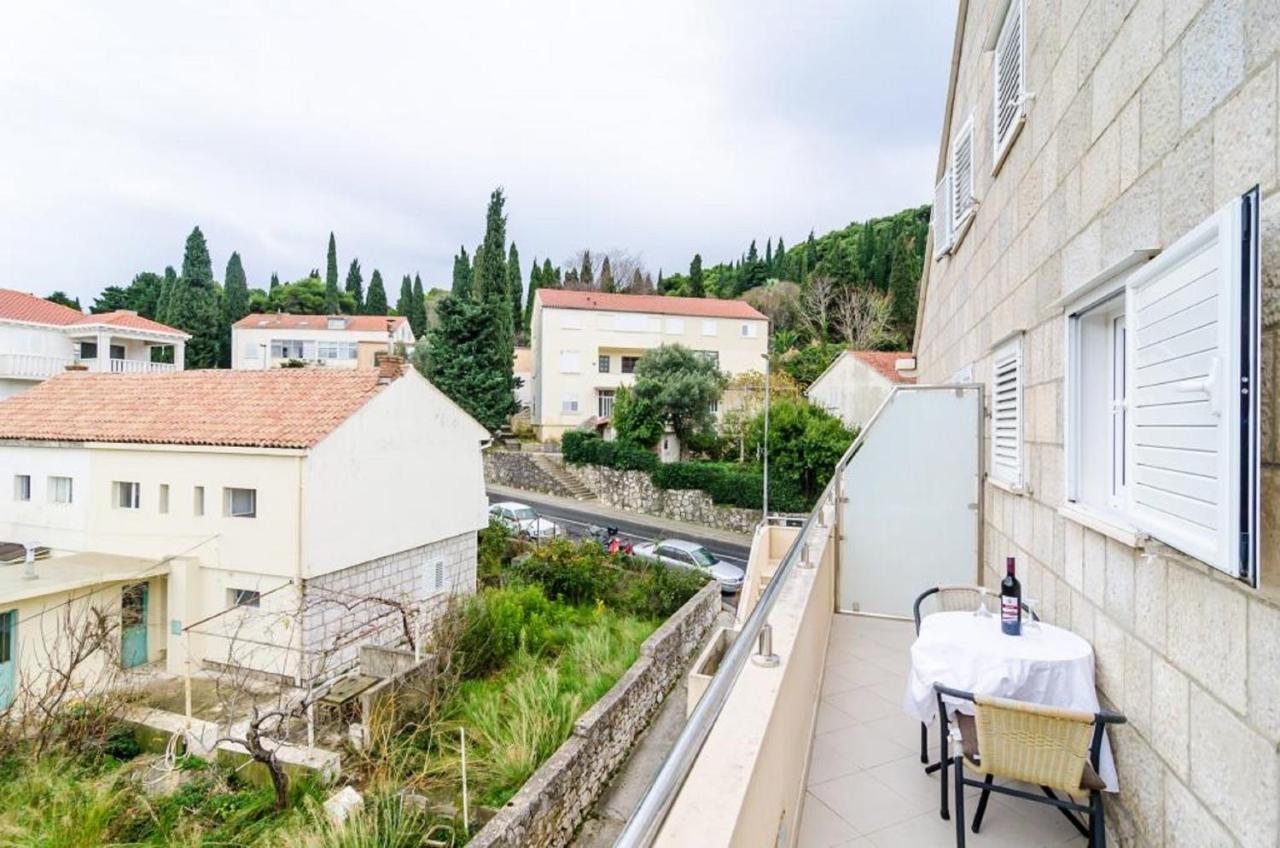 Nikola Apartment