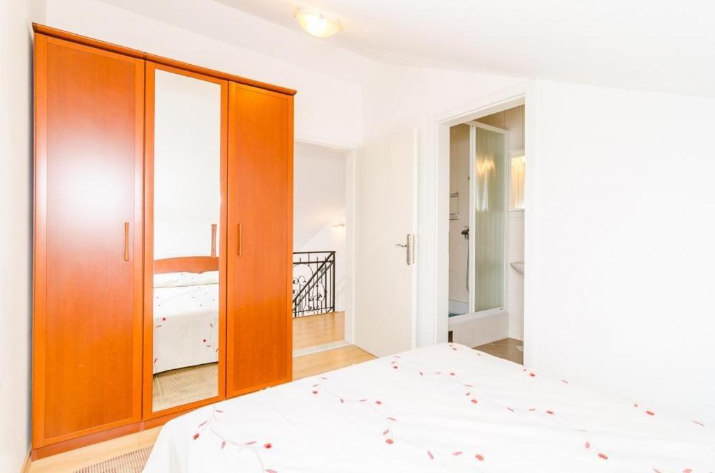 Apartment Nikola *
