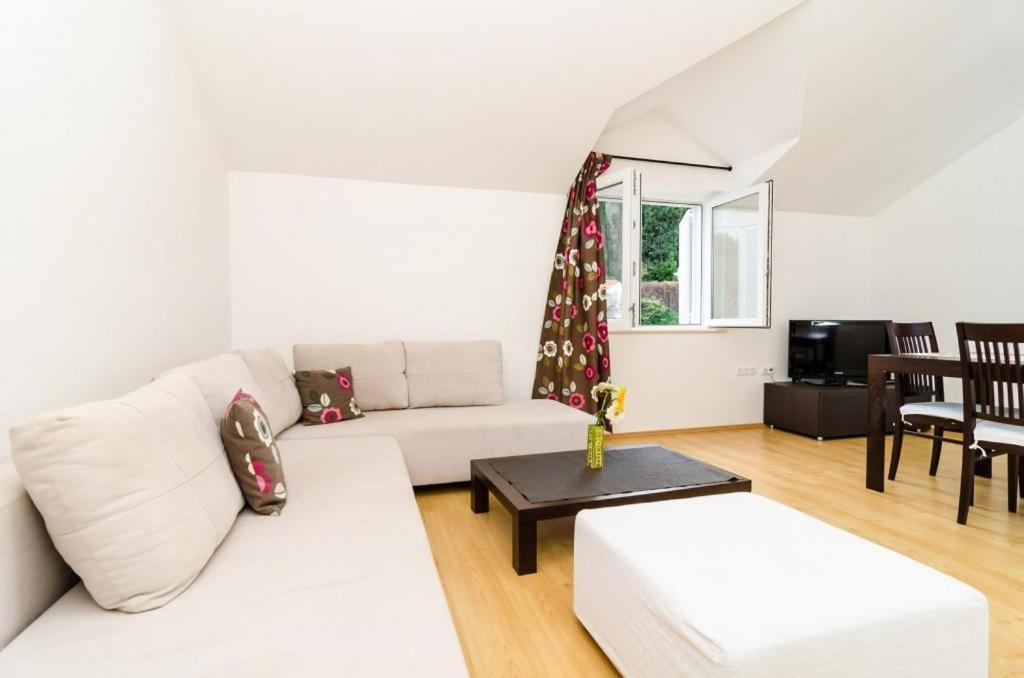 Nikola Apartment *
